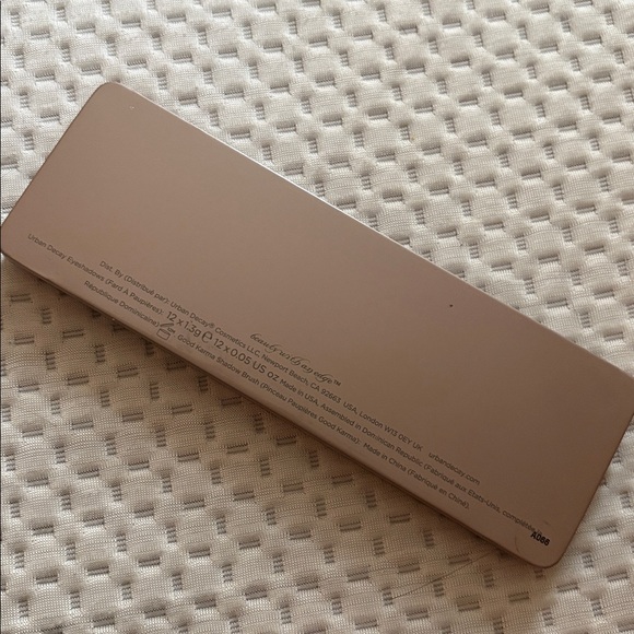 Urban Decay Naked2 Eyeshadow Palette - Neutral Tones - Picture 7 of 7